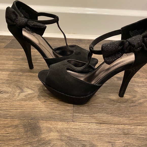 Charming Charlie Bow Heels - Picture 2 of 7